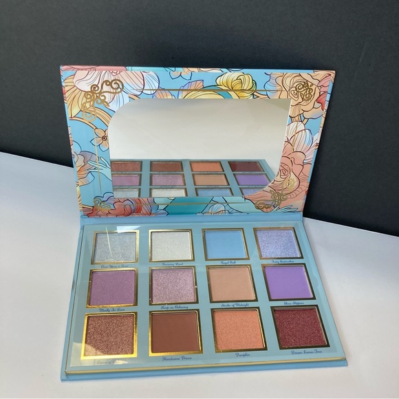 Disney Cinderella Eyeshadow Palette - Picture 4 of 10